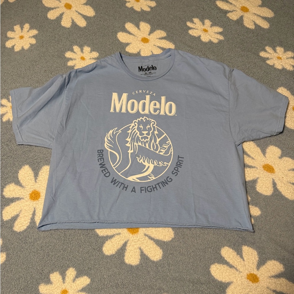 Modelo Blue Graphic Crop Top